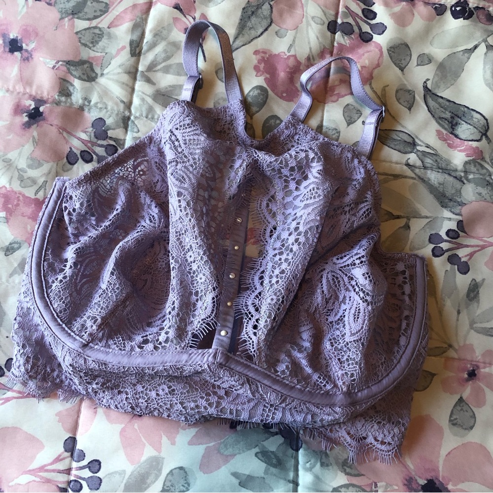NWOT Victoria’s Secret Lilac Pearl & Lace Bra